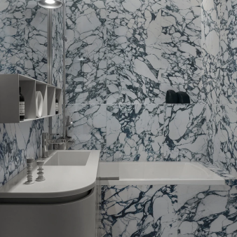 Апартаменты в серой гамме в центре Москвы для сдачи в аренду