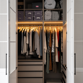 Московская квартира с изолированной кухней от известного дизайнера